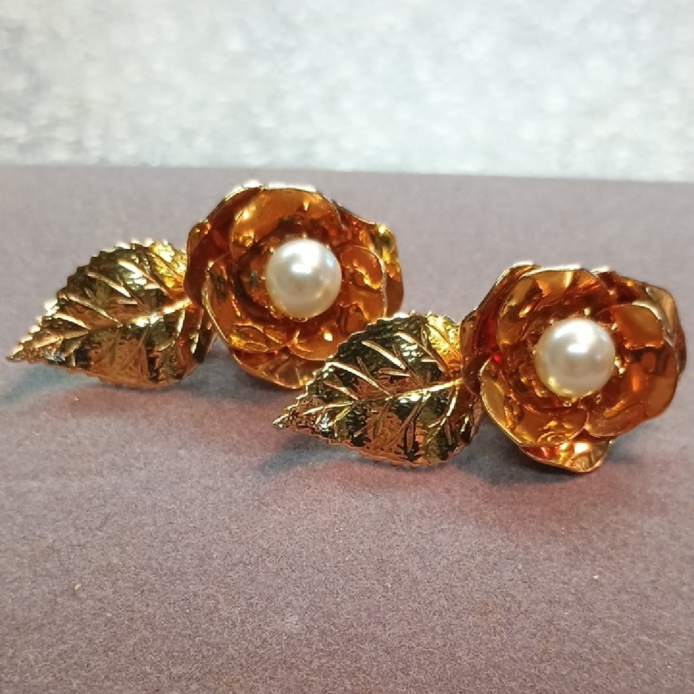 Gold Floral Pearl Earrings